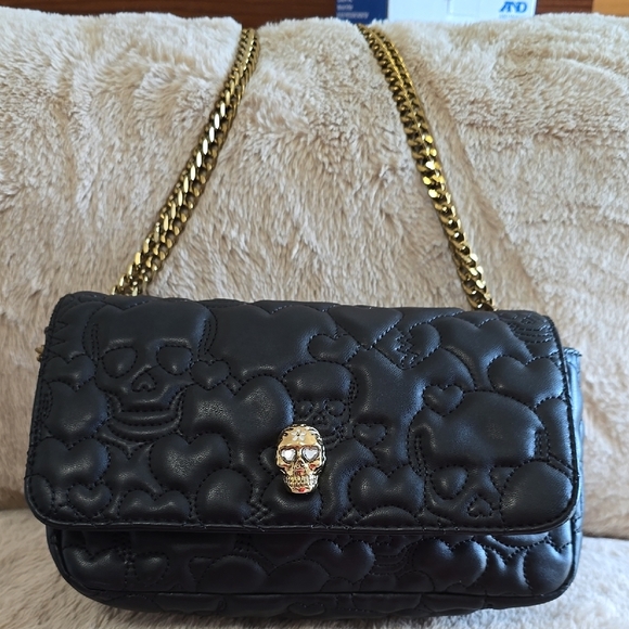 NWOT Betsey Johnson Black and Gold Quilted Clutch with Chain - Picture 3 of 9